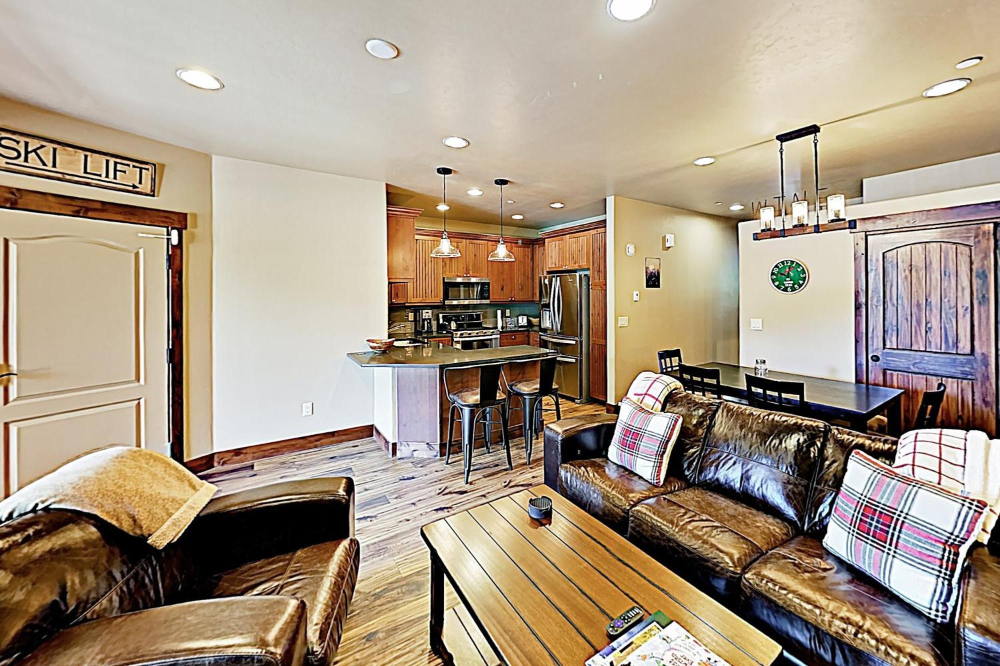 Riverfront Retreat & River'S Edge Townhome Silverthorne Room photo